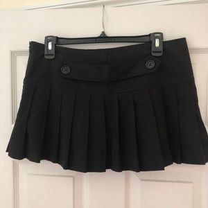 Vintage BCBG Maxazria navy pleated skirt
